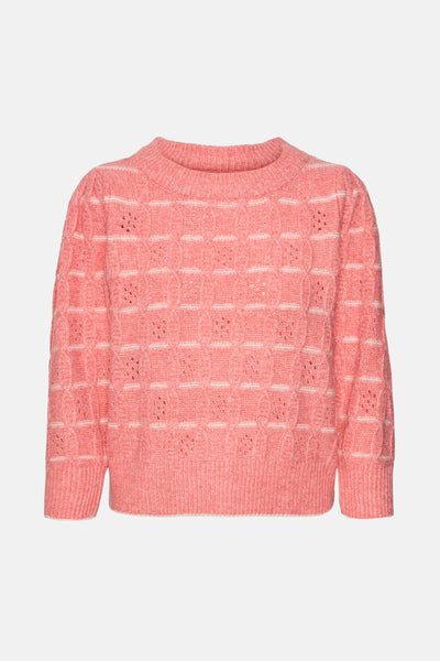 Pull à col rond corail de VERO MODA® avec des rayures horizontales blanches et une maille ajourée.
