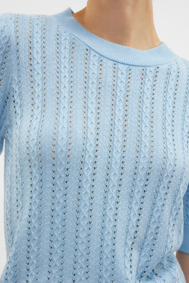 Blauwe trui met ronde hals van VERO MODA®, ajourpatroon op een gebreide stof.