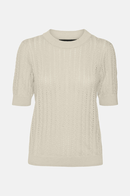 Ecru ronde hals trui van VERO MODA met ajour textuur, korte mouwen en een klassieke pasvorm.