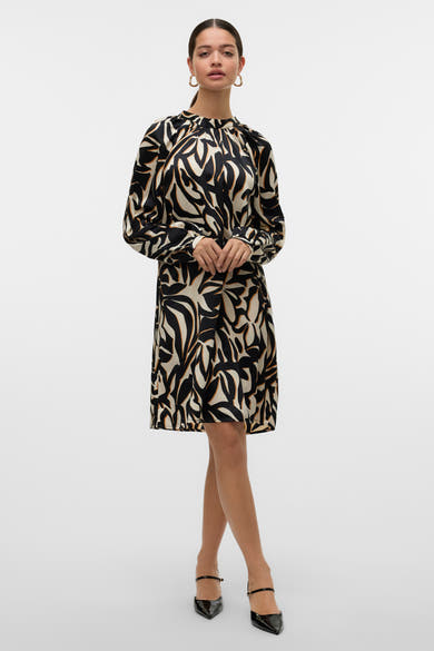 Multikleed van Vero Moda, met zwart en beige abstract patroon, met lange mouwen.