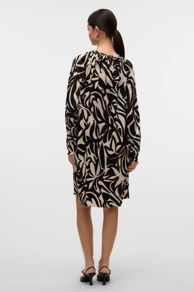 Multikleed van VERO MODA, met abstracte print, een geplooide halslijn en lange mouwen.