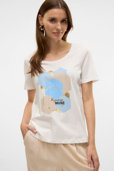 Wit T-shirt met korte mouwen van VERO MODA® met blauw, beige en goudkleurig geometrisch patroon.