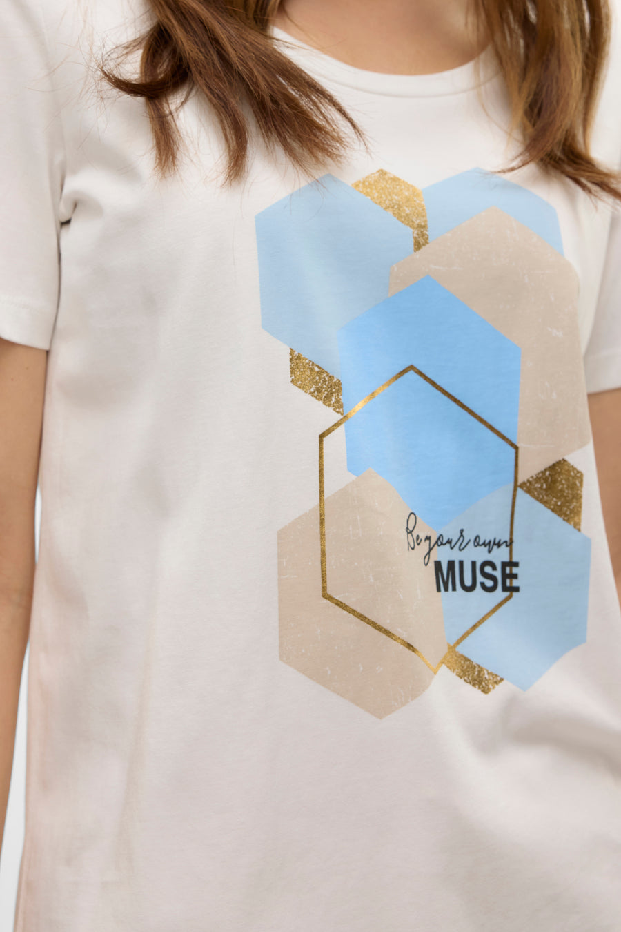 Wit T-shirt met korte mouwen van Vero Moda, met een decoratief geometrisch patroon en de tekst "Be your own muse".