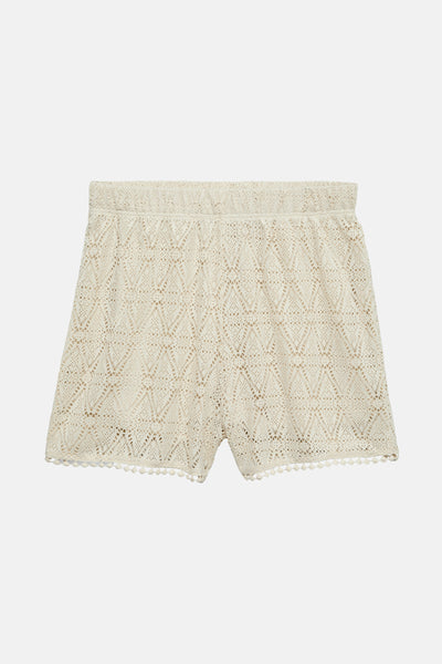 Short beige en crochet de VERO MODA, avec une bordure décorative à pompons.
