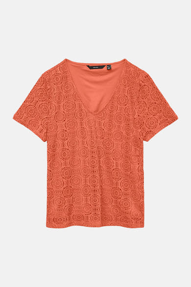 T-shirt orange de VERO MODA en dentelle crochetée avec col en V et manches courtes.