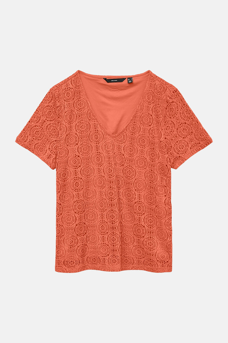 Oranje T-shirt van VERO MODA in gehaakte kant met V-hals en korte mouwen.