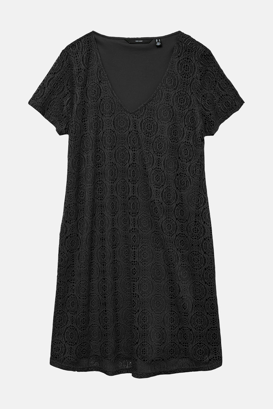Zwarte jurk met korte mouwen van VERO MODA, in kant met cirkelvormig patroon, op een effen achtergrond.