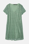 Robe verte à manches courtes de VERO MODA, en dentelle délicate à motifs circulaires.