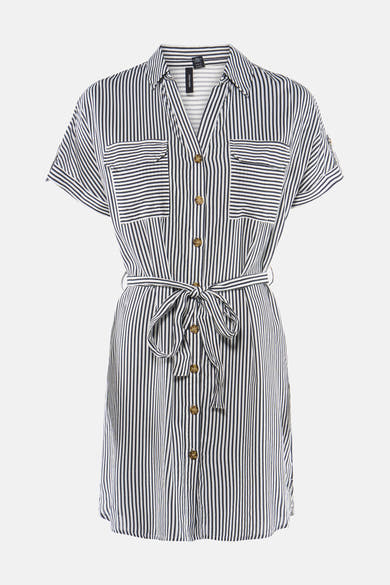 Robe chemise rayée bleu marine et blanc de VERO MODA avec ceinture à nouer, boutons et poches poitrine.