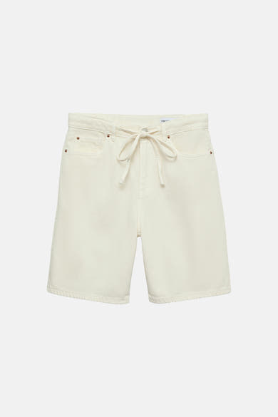 Short écru de VERO MODA avec cordon de serrage à la taille et poches avant.
