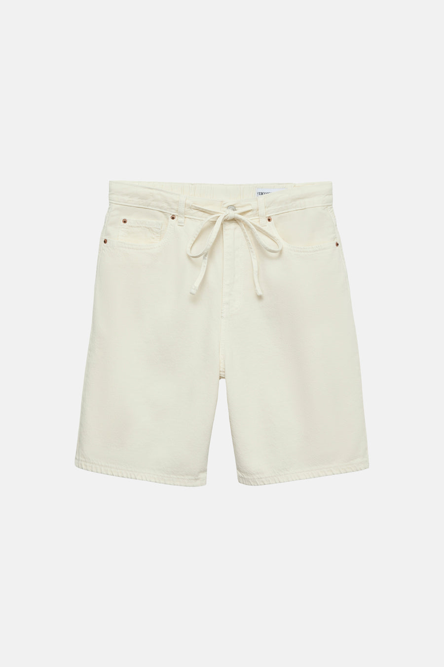 Short écru de VERO MODA avec cordon de serrage à la taille et poches avant.