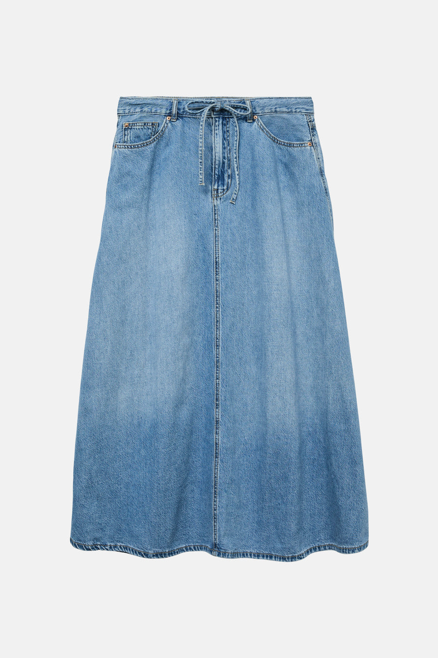 Middelblauwe lange spijkerrok van VERO MODA, met trekkoord in de taille en uitlopende pasvorm.