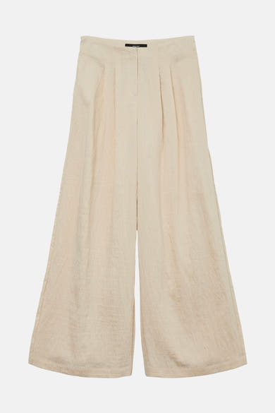 Pantalon beige ample par VERO MODA, avec plis structurés et tissu texturé.
