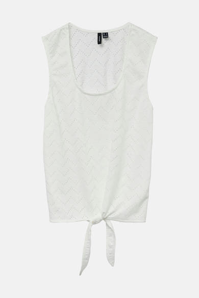 Blouse blanche sans manches de VERO MODA, à motif ajouré avec détail de nœud.
