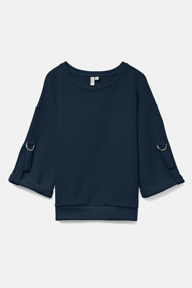Sweat bleu de VERO MODA avec manches trois-quarts à anneaux décoratifs métalliques.