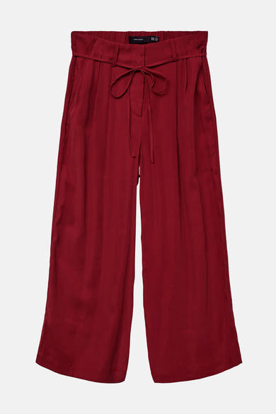 Losse rode broek van VERO MODA, met een strikceintuur in de taille en zijzakken.