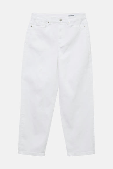 Jean blanc en denim de VERO MODA, coupe décontractée et jambes légèrement fuselées.