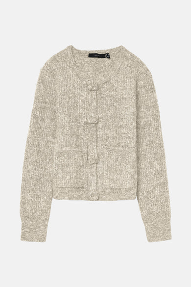 Ecru gebreid vest van VERO MODA, met decoratieve knopen en een bouclé textuur.