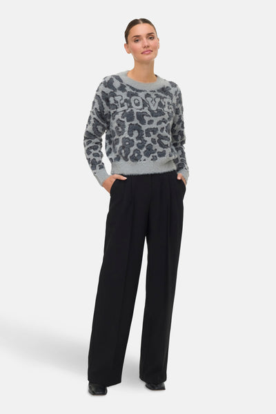 Grijze ronde nekpullover V VEROAA, leopardprint en inscriptie "LOVE".
