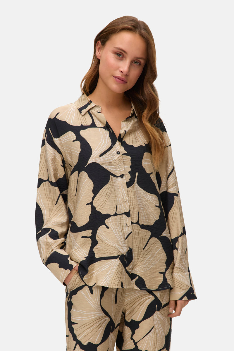 Multikleurig overhemd met lange mouwen van VERO MODA®, met een gestileerd bladerpatroon.