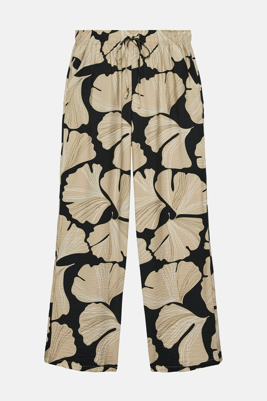 Multikleurige broek van VERO MODA® met een beige bladmotief op een zwarte achtergrond, losse pasvorm en elastische tailleband.