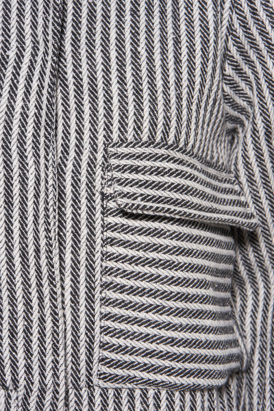 Korte zwarte jas van VERO MODA® met visgraatpatroon en opgestikte zak.