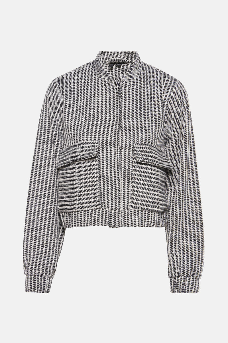 Korte zwarte gestreepte jas van VERO MODA® met opgestikte zakken en lange mouwen.