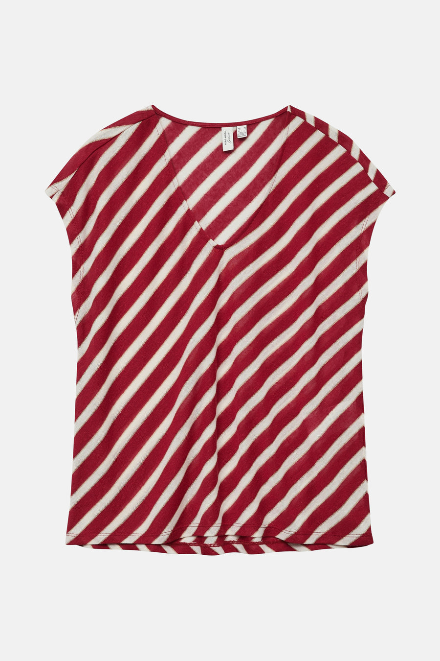 T-shirt rouge à rayures blanches de Vero Moda, avec encolure en V.