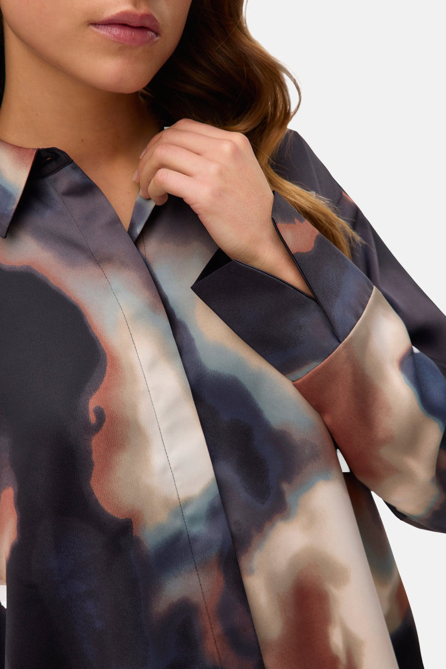 Multikleurig overhemd met lange mouwen van VERO MODA, met een abstract patroon en een klassieke kraag.