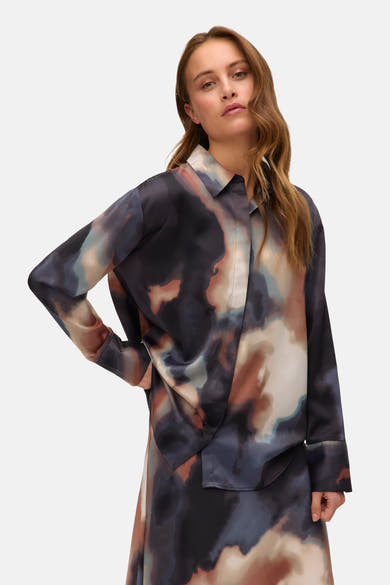 Multikleuren overhemd met lange mouwen van Vero Moda met abstract patroon en klassieke kraag.
