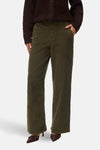 Kaki corduroy broek van VERO MODA, gedragen met een bruine cardigan en suède pumps.