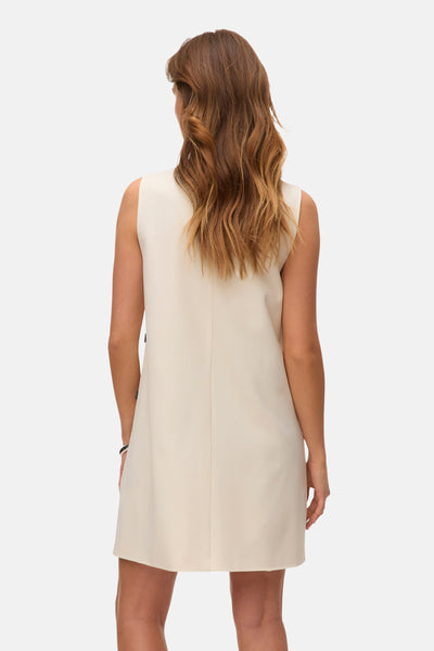 Beige jurk van VERO MODA®, rechte pasvorm, mouwloos, achterzicht.