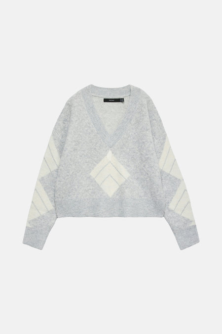Grijze V-hals trui van VERO MODA, met ruitpatroon en zachte textuur.