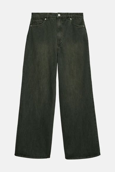Gekleurde groene jeans van VERO MODA, losse pasvorm op een witte achtergrond.