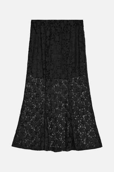 Zwarte lange kanten rok van VERO MODA, delicaat bloemenpatroon op lichte achtergrond.