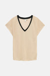 T-shirt à manches courtes beige de VERO MODA avec col en V noir.
