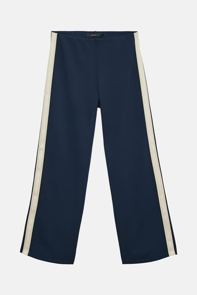 Pantalon bleu marine de VERO MODA avec bandes latérales contrastantes, coupe ample sur fond blanc.