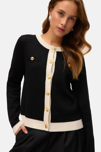 Gilet noir de VERO MODA, orné de boutons dorés et de finitions contrastées couleur crème.