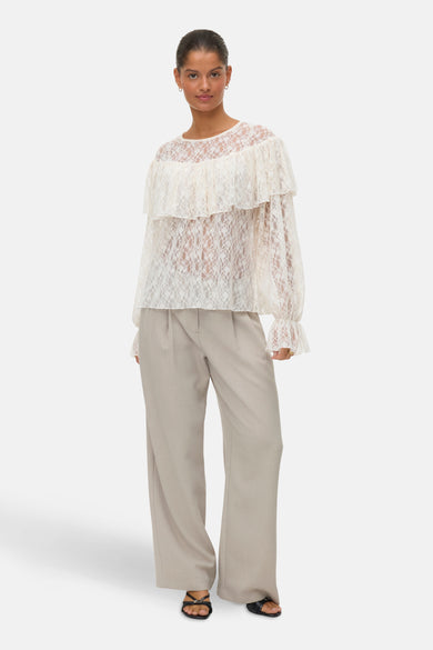 Wit blouse met lange mouwen van VERO MODA, van kant met decoratieve ruches.