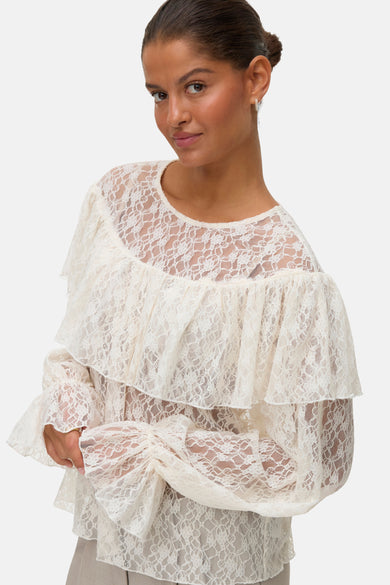 Wit overhemd met lange mouwen van VERO MODA, van delicate kant met romantische ruches.