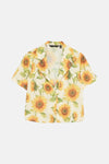 Multikleuren blouse met korte mouwen van VERO MODA met zonnebloemprint op gebroken witte achtergrond.
