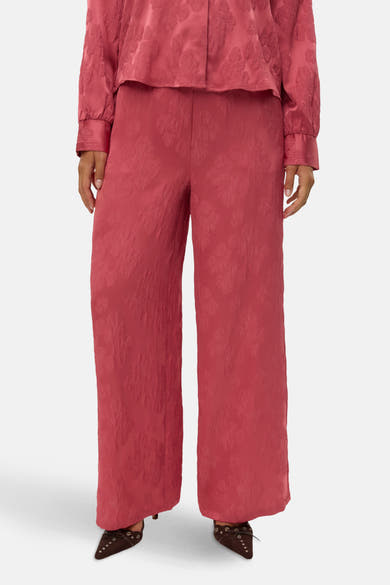 Pantalon rose de VERO MODA avec motif floral en ton sur ton, coupe ample.