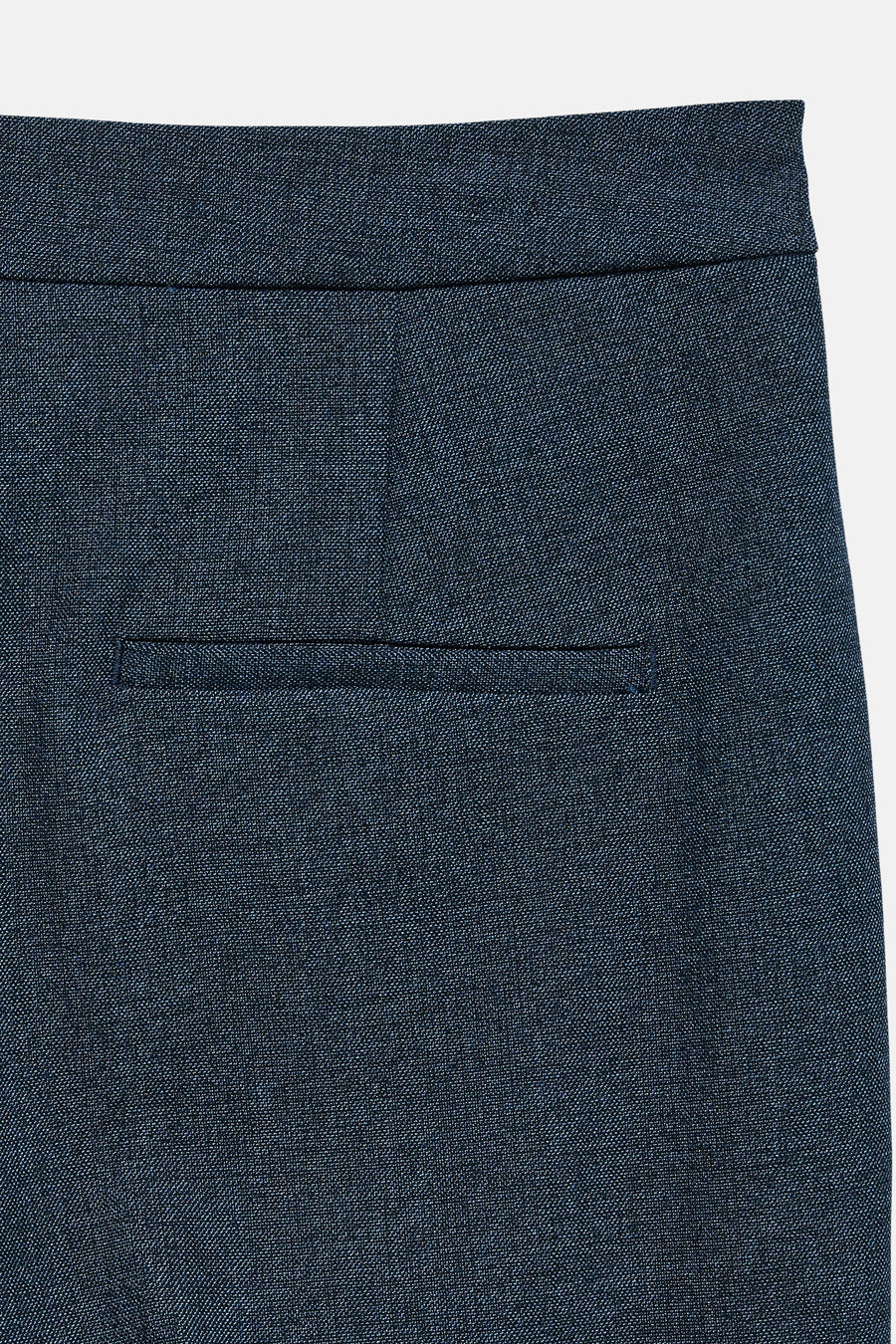 Pantalon de costume bleu de VERO MODA® avec une poche passepoilée discrète et une texture fine.