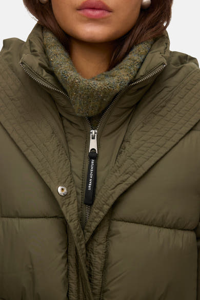 Veste longue verte de VERO MODA avec fermeture éclair et col montant en maille.