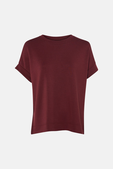 T-shirt à manches courtes brique de VERO MODA avec des manches retroussées.