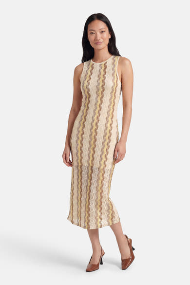 Robe multicolore en maille de VERO MODA®, à rayures ondulées beige, jaune et marron, sans manches.