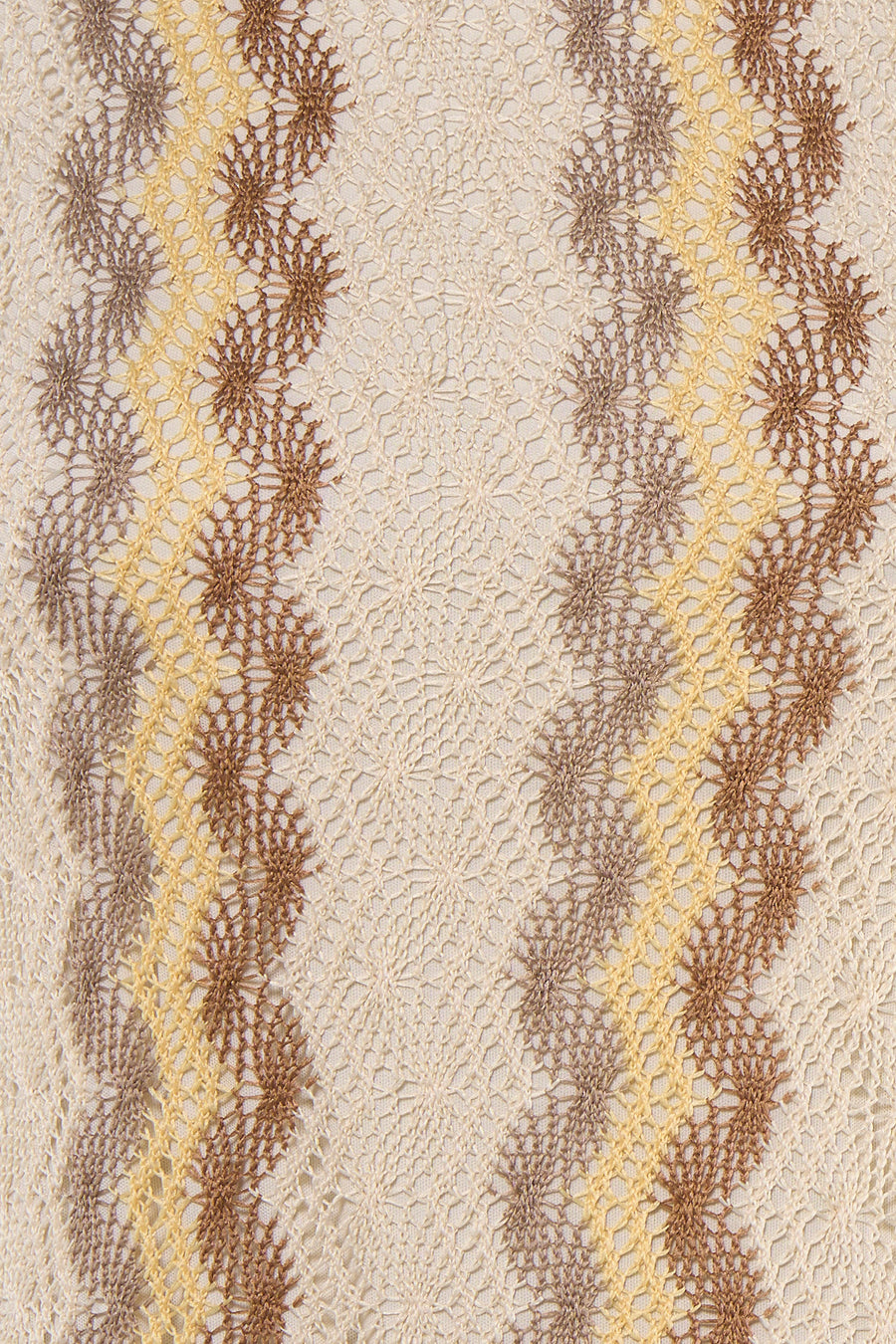 Robe multicolore de VERO MODA® en maille ajourée crème, jaune et marron avec motifs floraux.