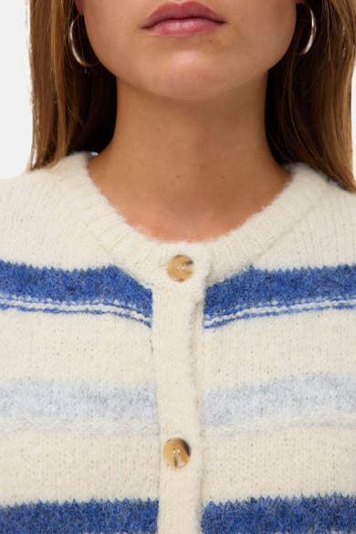 Multikleurige cardigan van VERO MODA met horizontale strepen, ronde knopen en een ronde hals.