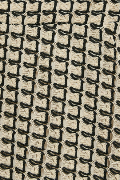 Jupe 3/4 multicolore de VERO MODA® en crochet ajouré beige et noir avec motif géométrique.