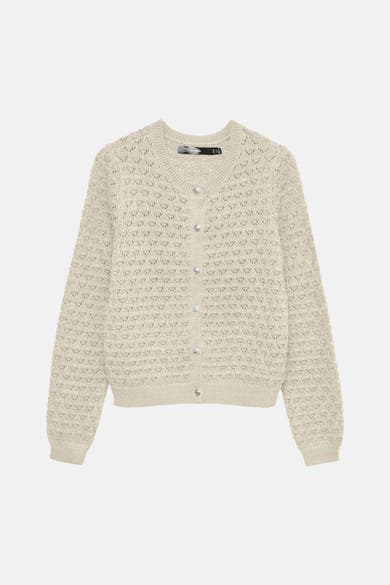 Beige gebreid vest van VERO MODA, met glanzende decoratieve knopen en een opengewerkt patroon.